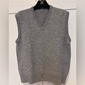 Vintage Jaeger 100% Grey Lambswool Vest - Size Large